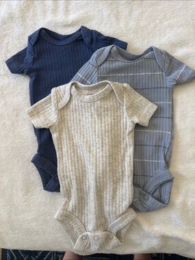 Carter's PREMIE Ribbed Short-Sleeve Bodysuit Trio Navy, Light Blue, Heather Gray